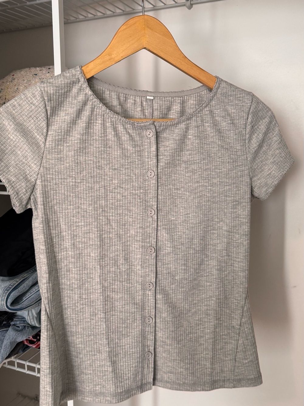 Classic Ribbed Button-Front Women's Top - Light Gray